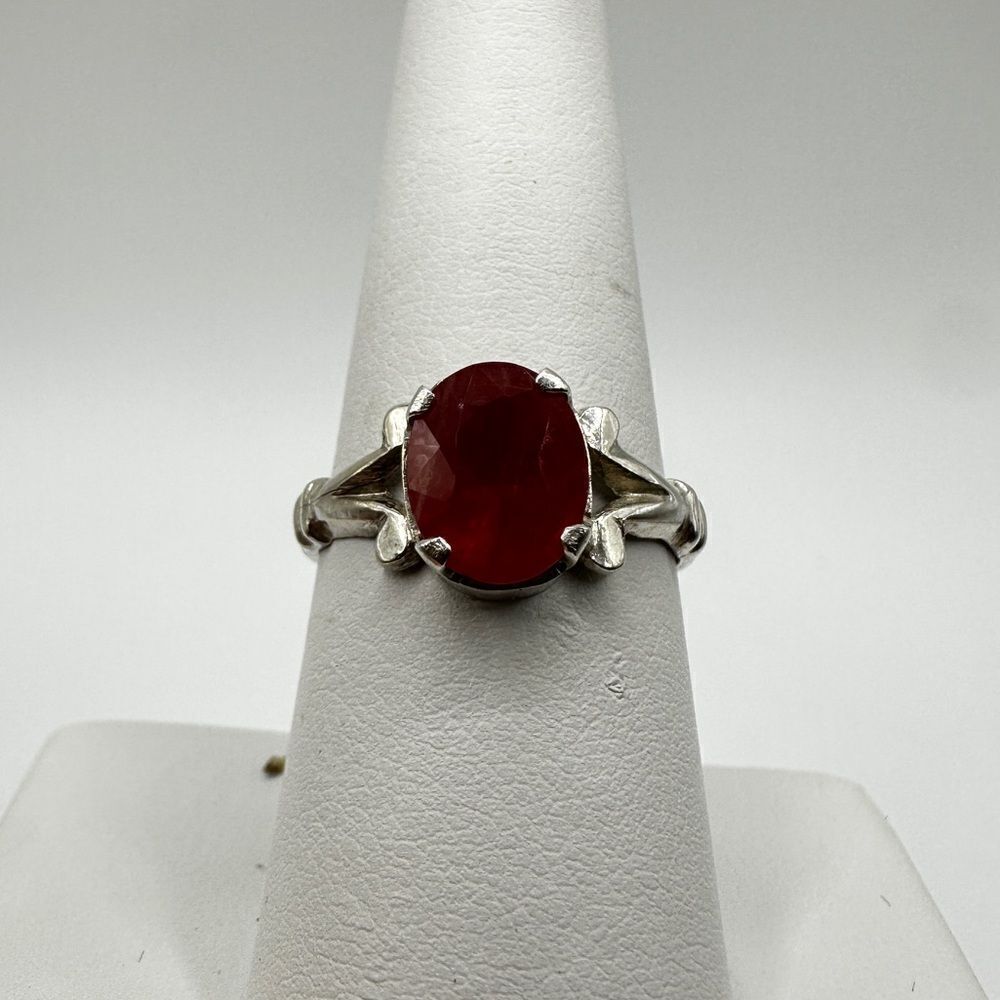 SALE!‎ Dyed faceted oval cut stone solitaire in silver tone ring! - Picture 12 of 12
